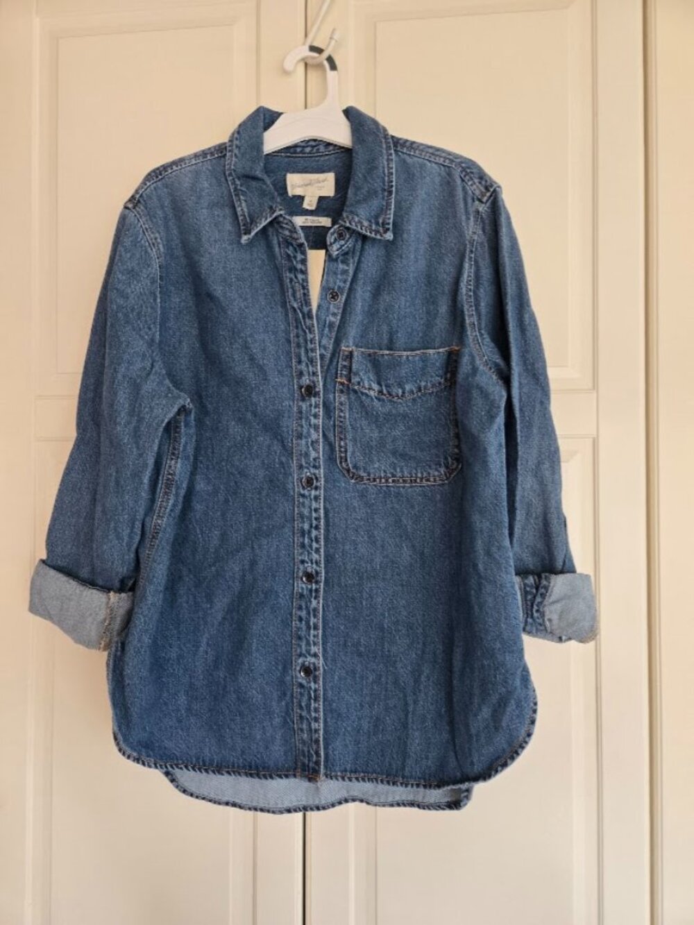 Universal Thread Denim Button Down Shirt - Womens MEDIUM - NEW